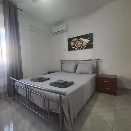 Pindarou Apartment *